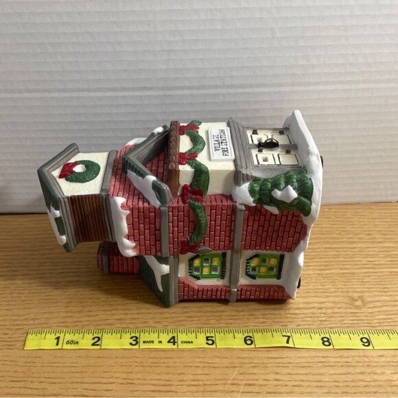 Vtg Grandeur Noel Snowflake Village Fire Station Lighted Christmas House 1994 - Picture 8 of 8
